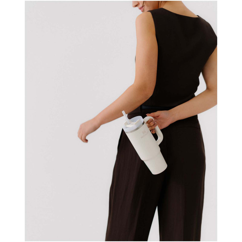 Bicchiere isolato Stanley Quencher® H2.0 FlowState™ 890 ml in acciaio inox riciclato personalizzato con logo - Pubblienne