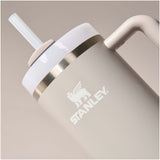 Bicchiere isolato Stanley Quencher® H2.0 FlowState™ 890 ml in acciaio inox riciclato personalizzato con logo - Pubblienne