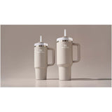 Bicchiere isolato Stanley Quencher® H2.0 FlowState™ 890 ml in acciaio inox riciclato personalizzato con logo - Pubblienne