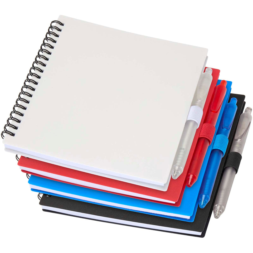 Set di blocco note con copertina morbida in plastica riciclata e penna a sfera (inchiostro blu) Niove personalizzato con logo - Pubblienne