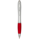 Penna a sfera in plastica riciclata certificata RCS con fusto argentato e impugnatura colorata (inchiostro nero) Nash personalizzato con logo - Pubblienne