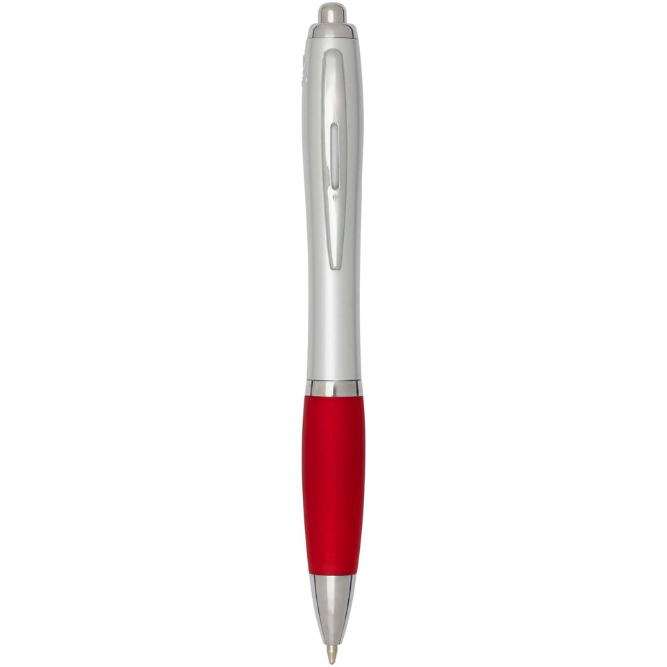 Penna a sfera in plastica riciclata certificata RCS con fusto argentato e impugnatura colorata (inchiostro nero) Nash personalizzato con logo - Pubblienne