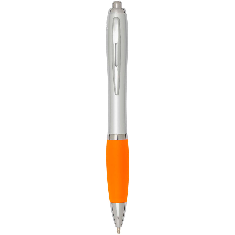 Penna a sfera in plastica riciclata certificata RCS con fusto argentato e impugnatura colorata (inchiostro nero) Nash personalizzato con logo - Pubblienne