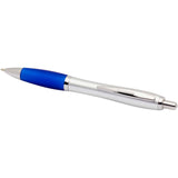 Penna a sfera in plastica riciclata certificata RCS con fusto argentato e impugnatura colorata (inchiostro nero) Nash personalizzato con logo - Pubblienne