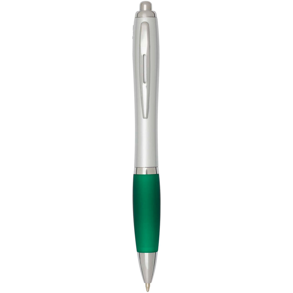 Penna a sfera in plastica riciclata certificata RCS con fusto argentato e impugnatura colorata (inchiostro nero) Nash personalizzato con logo - Pubblienne