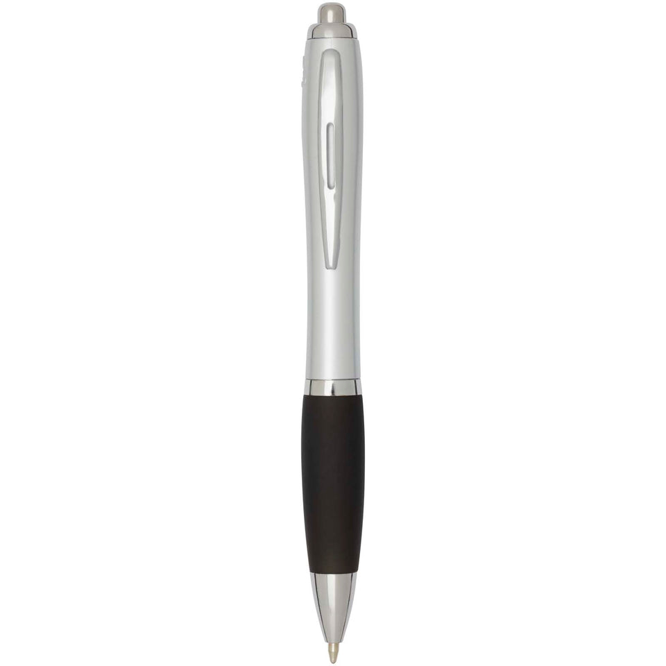 Penna a sfera in plastica riciclata certificata RCS con fusto argentato e impugnatura colorata (inchiostro nero) Nash personalizzato con logo - Pubblienne