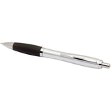 Penna a sfera in plastica riciclata certificata RCS con fusto argentato e impugnatura colorata (inchiostro nero) Nash personalizzato con logo - Pubblienne