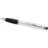 Penna a sfera con pennino plastica riciclata RCS con fusto colorato e impugnatura di colore nero (inchiostro blu) Nash personalizzato con logo - Pubblienne