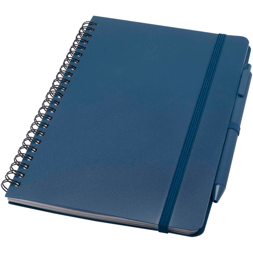 Blocco note formato A5 con copertina rigida in plastica recuperata in prossimità degli oceani e penna a sfera Thalaasa (inchi personalizzato con logo - Pubblienne