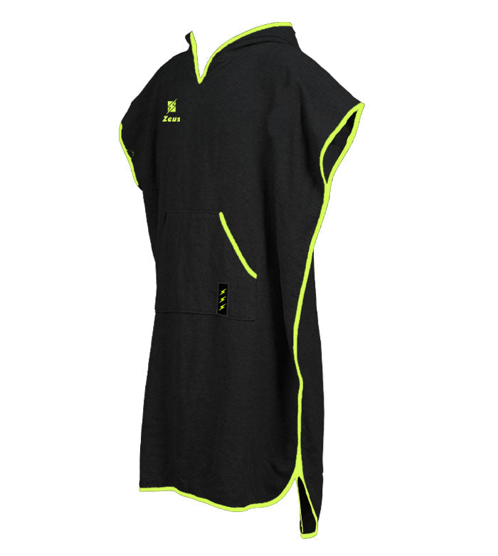 https://www.zeusport.it/public/prodotti/1183_2_poncho%20nero.jpg