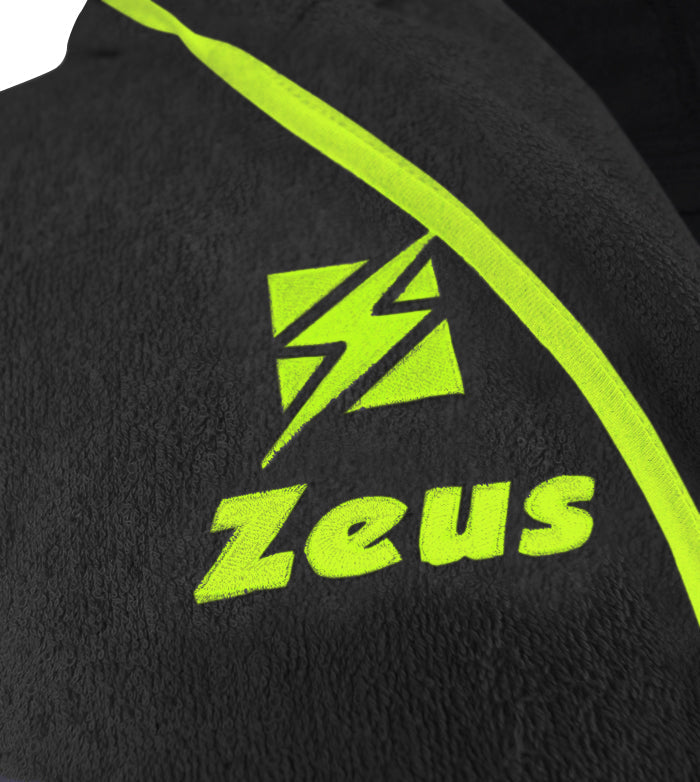 https://www.zeusport.it/public//prodotti/1228_2_dettaglio%20accappatoio%20nero%20logo%20zeus%20giallo%20fluo.jpg