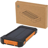 Robusto power bank a energia solare da 5.000 mAh e 10 W in plastica riciclata con torcia incorporata Altair personalizzato con logo - Pubblienne