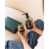 Set di dispenser di sapone per le mani da 250 ml e candela profumata da 150 g Wellmark Discovery personalizzato con logo - Pubblienne