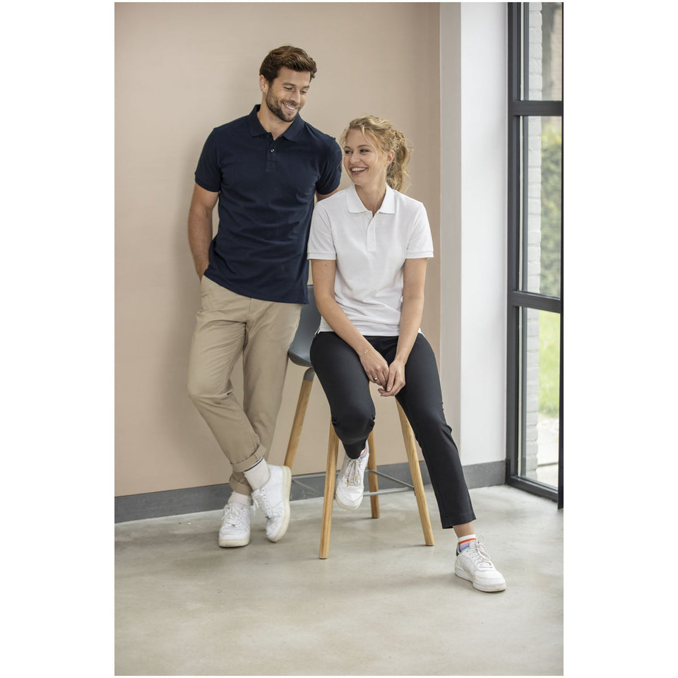 Polo unisex a maniche corte in tessuto riciclato Emerald Aware™ personalizzato con logo - Pubblienne